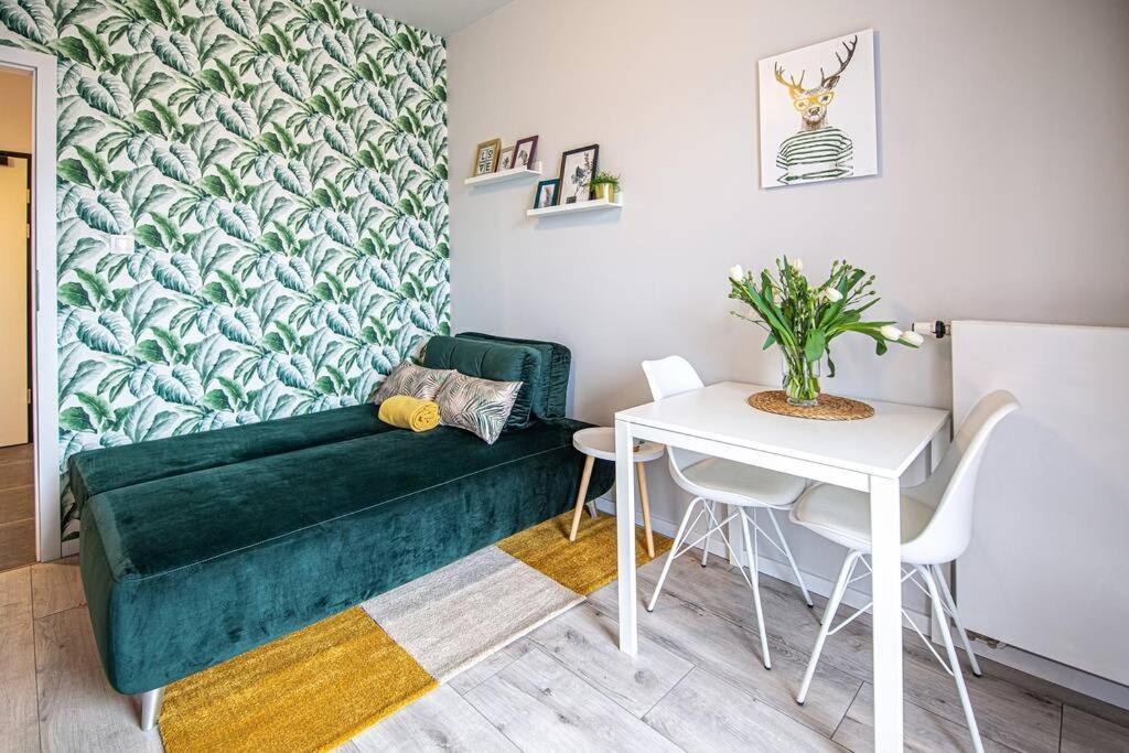 Apartament With Garden Bezplatny Parking !!! Krakow Dış mekan fotoğraf