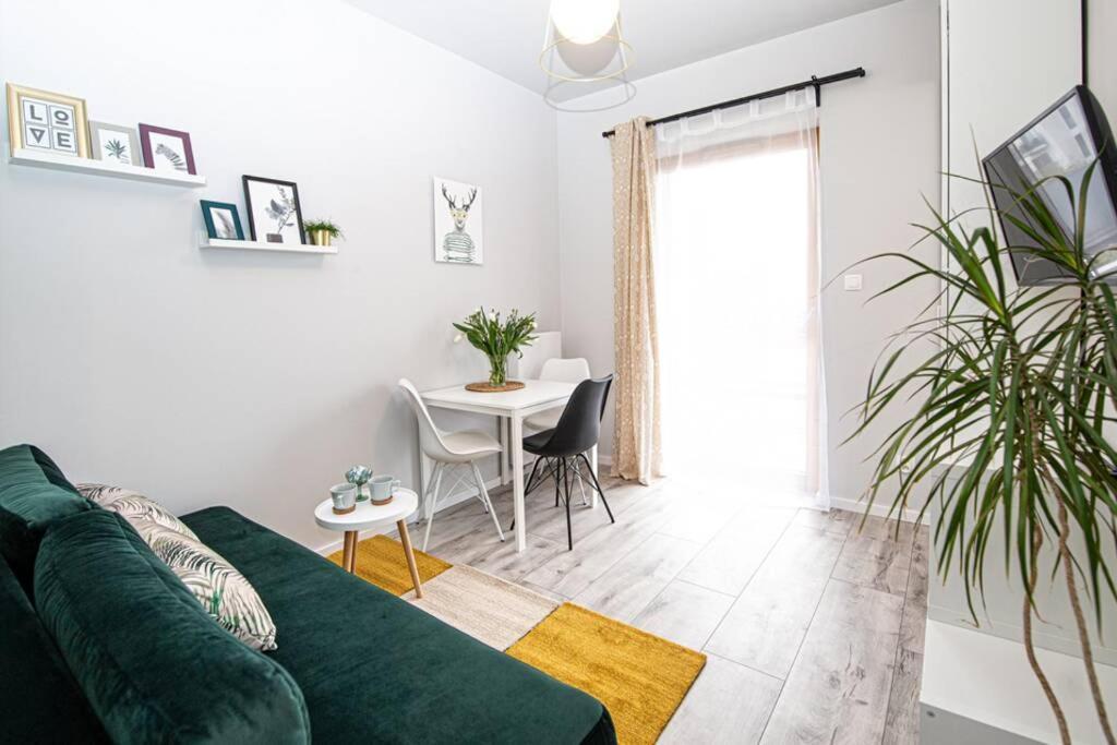 Apartament With Garden Bezplatny Parking !!! Krakow Dış mekan fotoğraf